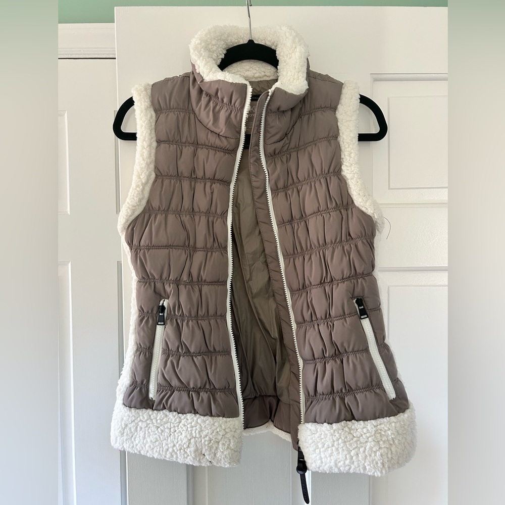 Like new! Calvin Klein performance vest. Size Medium. Tan-ish/gray color.